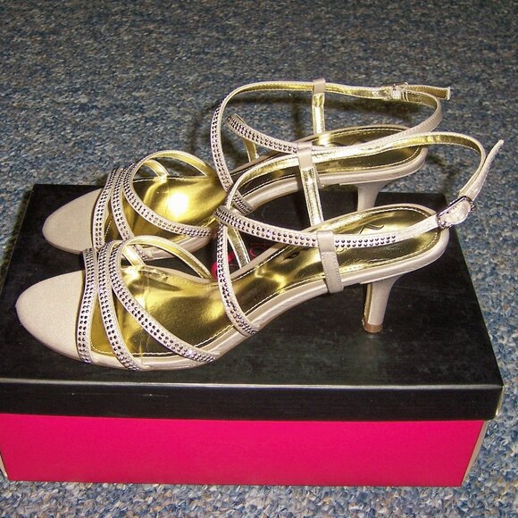 Touch of Nina Strappy Sandals Heels Sparkly Champagne Satin Genivee Size 7.5 - Picture 3 of 6